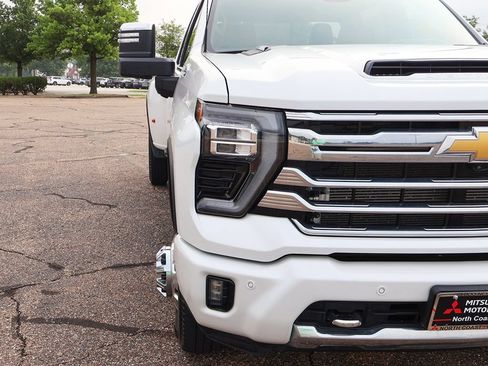 Used 2025 Chevrolet Silverado 3500 High Country w/ Technology Package AWD/4WD image 19