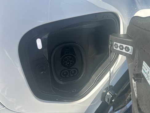 Used 2025 Volkswagen ID. Buzz Pro S image 5