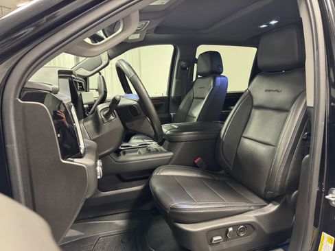 Used 2024 GMC Sierra 3500 Denali w/ Technology Package image 15
