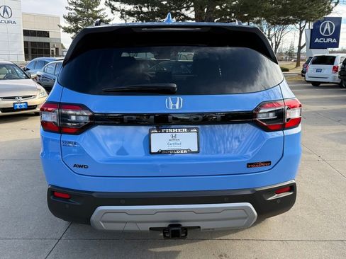 Certified 2025 Honda Pilot TrailSport image 5