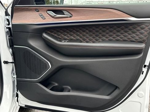 New 2025 Jeep Grand Cherokee Summit w/ Obsidian Package image 25