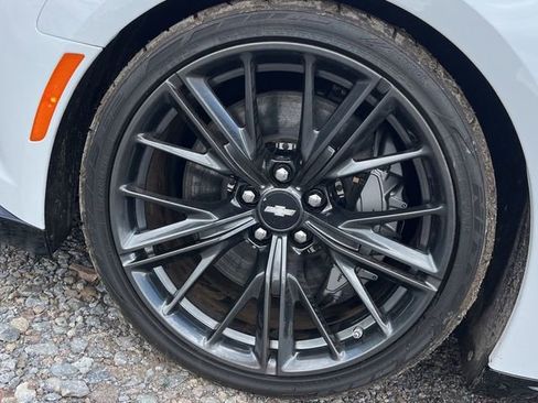 Used 2019 Chevrolet Camaro ZL1 RWD image 9