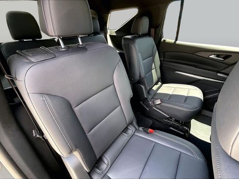 Used 2024 Chevrolet Traverse LT FWD image 20