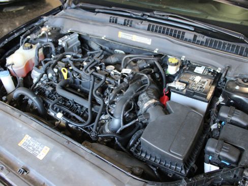 Used 2020 Ford Fusion SE image 28