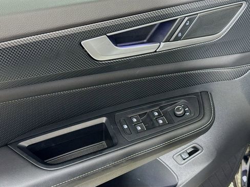 Used 2024 Volkswagen Atlas Cross Sport SEL R-Line image 18