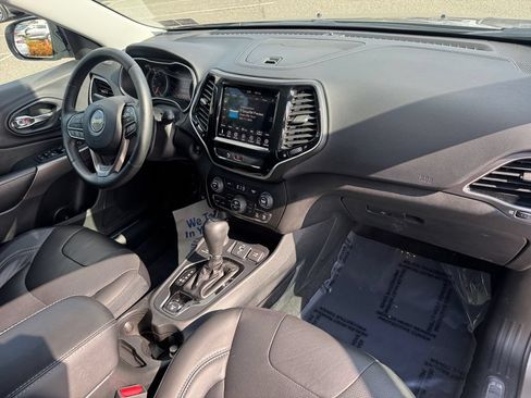 Used 2019 Jeep Cherokee Limited AWD/4WD image 16