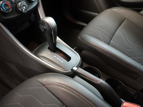 Used 2022 Chevrolet Trax LT w/ LT Convenience Package image 15