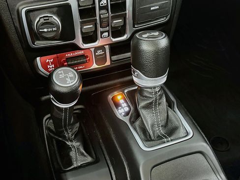 Used 2024 Jeep Wrangler Unlimited image 19