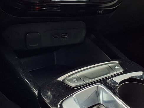 Used 2025 Chevrolet Trax LT w/ LT Convenience Package image 13