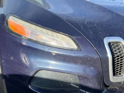 Used 2015 Jeep Cherokee Sport image 11