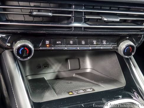 Used 2026 Chevrolet Traverse LT w/ LPO, Floor Liner Package FWD image 17