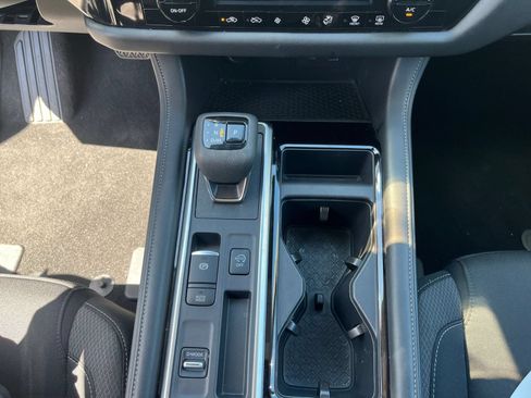 Used 2025 Nissan Pathfinder SV FWD image 42
