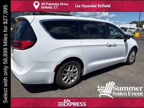 Used 2025 Chrysler Pacifica Select FWD image 3