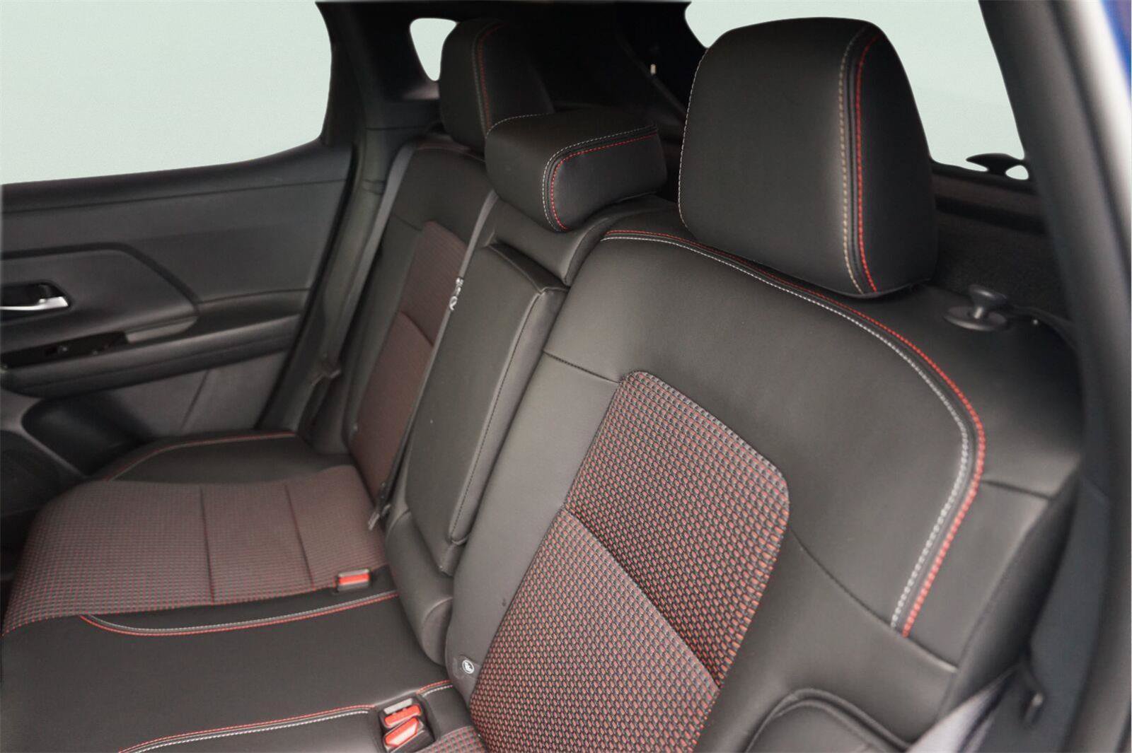 Used 2026 Nissan Kicks SR w/ SR Premium Package FWD image 14