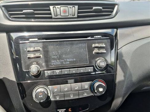 Used 2018 Nissan Rogue Sport S w/ S Appearance Package FWD image 13
