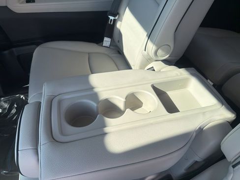 New 2026 Honda Odyssey Touring image 18