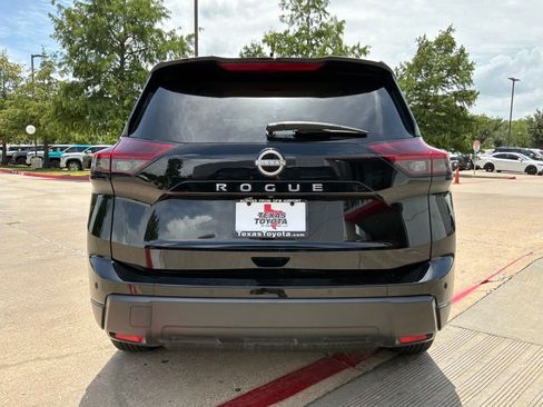 Used 2025 Nissan Rogue SV FWD image 7