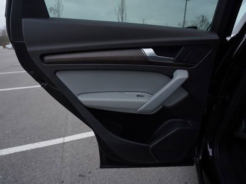 Used 2022 Audi Q5 2.0T Premium w/ Convenience Package image 16