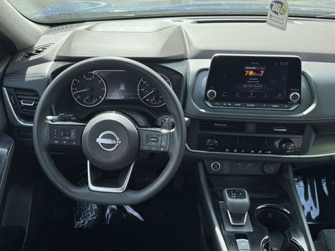 Used 2023 Nissan Rogue SV image 31