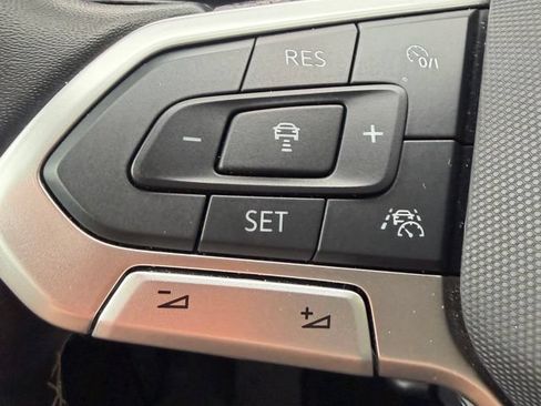 Used 2025 Volkswagen Taos SE AWD/4WD image 21