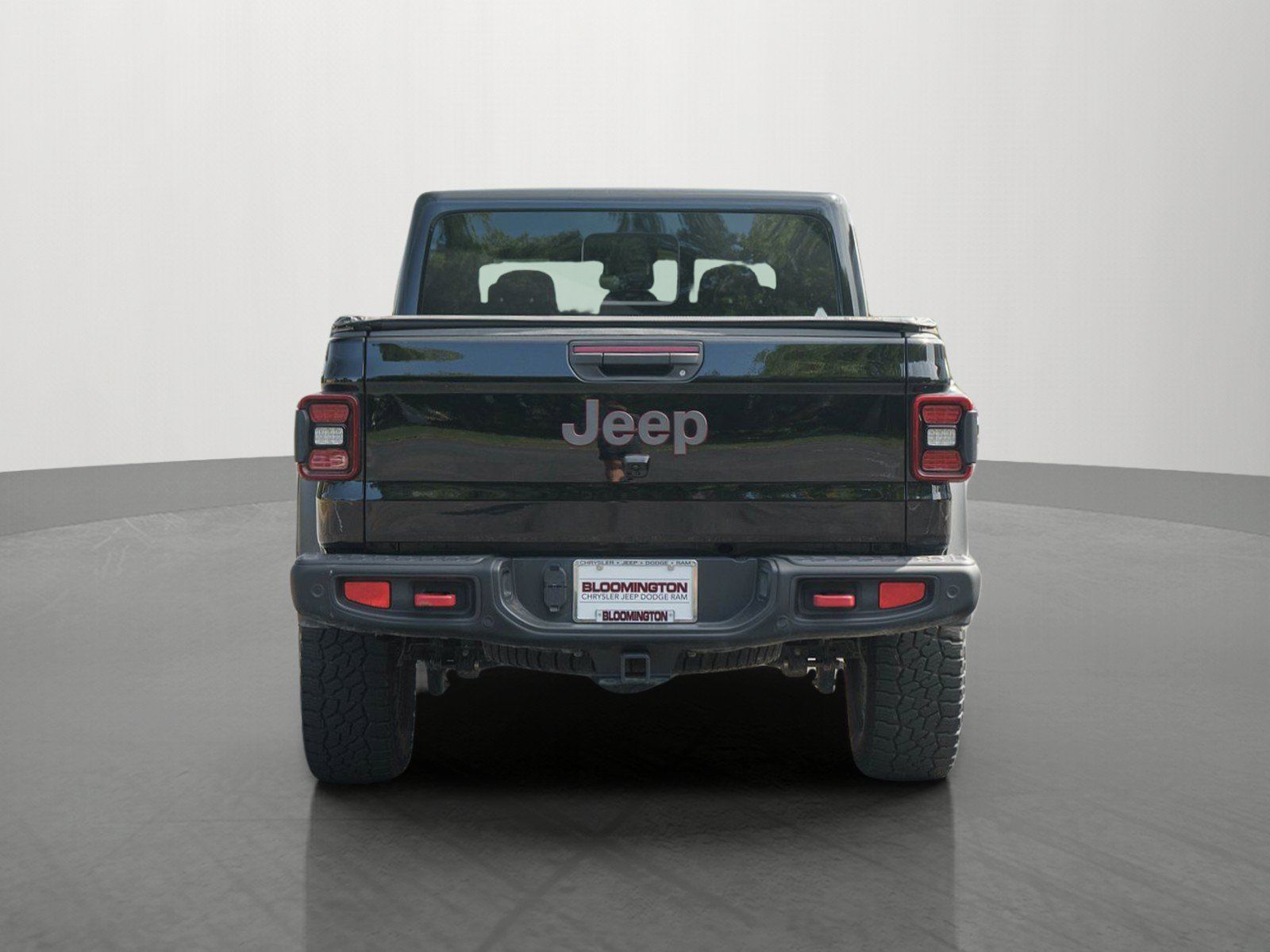 Used 2025 Jeep Gladiator Rubicon w/ Technology Group AWD/4WD image 6