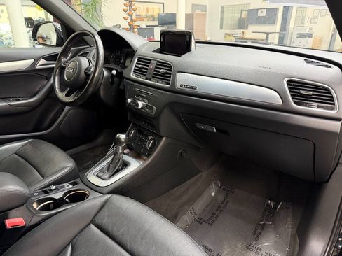 Used 2018 Audi Q3 2.0T Premium w/ Convenience Package AWD/4WD image 18