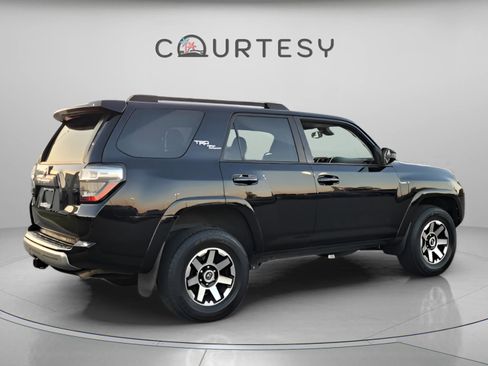 Certified 2023 Toyota 4Runner TRD Off-Road image 5