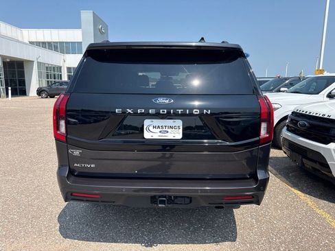 Certified 2025 Ford Expedition Active AWD/4WD image 4