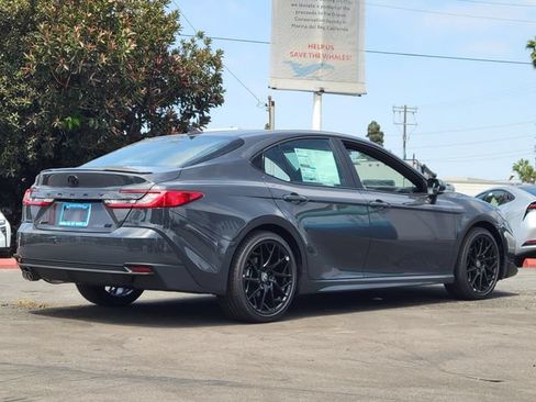 New 2026 Toyota Camry Hybrid FWD image 4