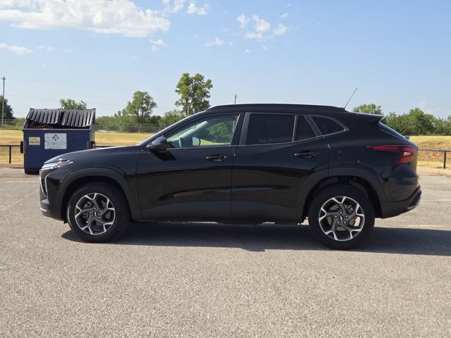 Used 2025 Chevrolet Trax LT FWD image 4