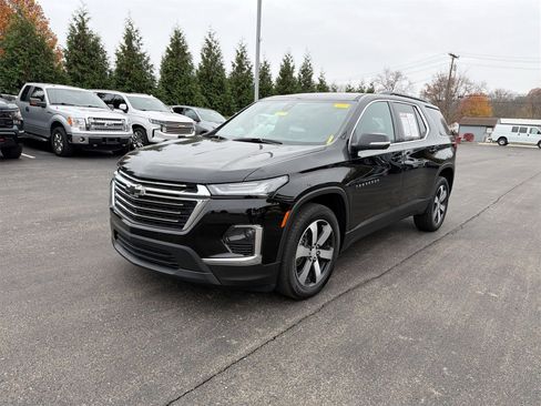 Used 2023 Chevrolet Traverse LT w/ LT Premium Package image 4