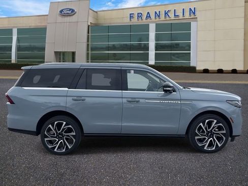 New 2026 Lincoln Navigator Reserve image 8