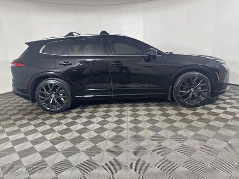 Used 2025 Toyota Crown Signia w/ Advanced Technology Package image 2