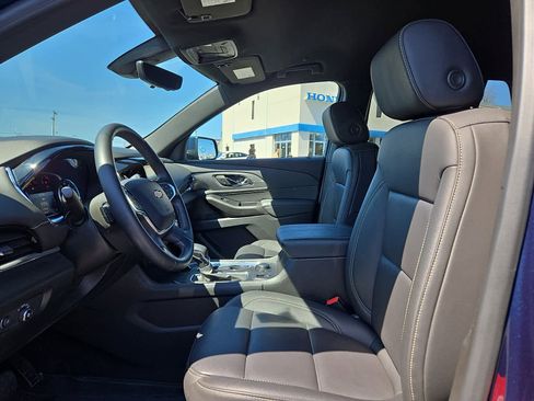 Used 2023 Chevrolet Traverse LT w/ LT Premium Package AWD/4WD image 14