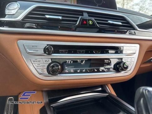 Used 2022 BMW 750Li xDrive AWD/4WD image 49
