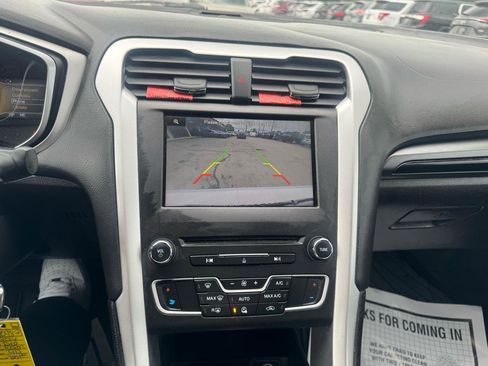 Used 2016 Ford Fusion SE FWD image 14