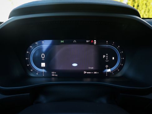 Used 2025 Volvo XC40 B5 Plus image 21