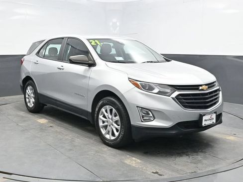Used 2021 Chevrolet Equinox LS AWD/4WD image 3