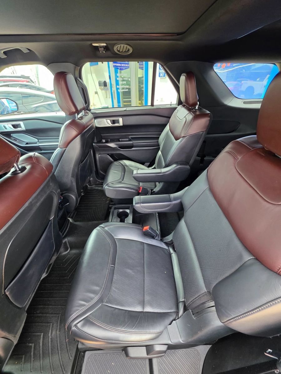 Used 2020 Ford Explorer Platinum w/ Premium Technology Package AWD/4WD image 11