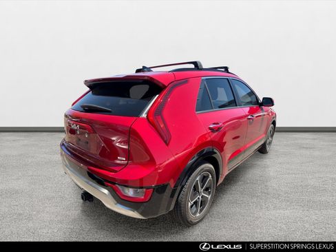 Used 2023 Kia Niro FWD image 3