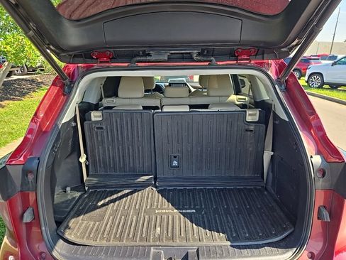 Used 2021 Toyota Highlander XLE AWD/4WD image 12