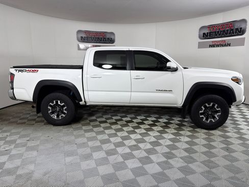 Used 2022 Toyota Tacoma TRD Off-Road AWD/4WD image 2