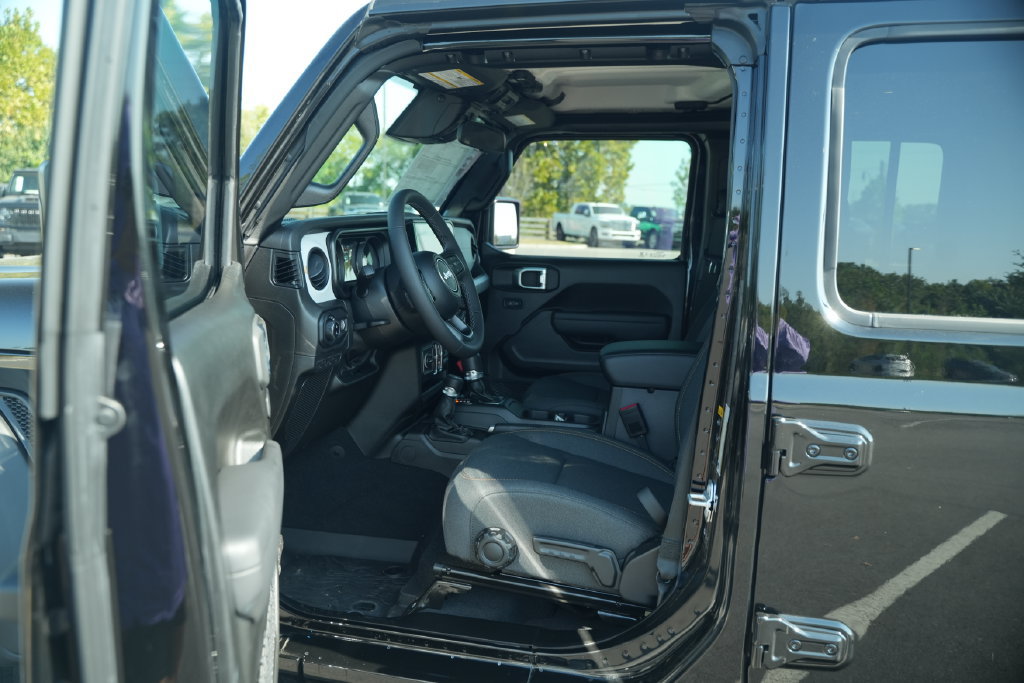 New 2026 Jeep Gladiator Sport AWD/4WD image 10