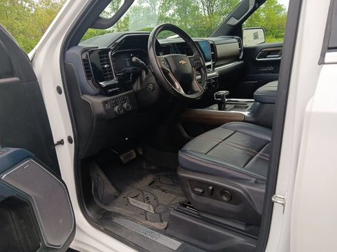 Used 2023 Chevrolet Silverado 1500 High Country w/ Technology Package AWD/4WD image 27