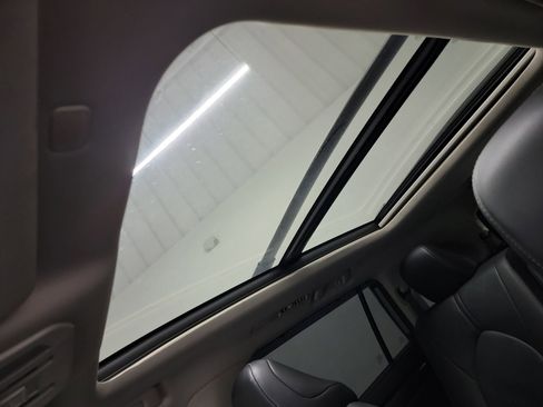 Used 2020 Toyota Highlander Platinum image 24