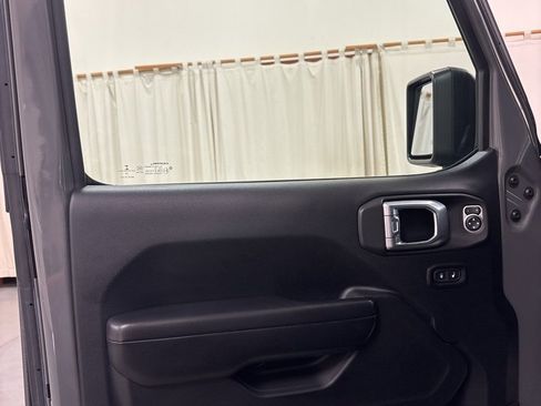 Used 2020 Jeep Wrangler Unlimited Sport S image 16