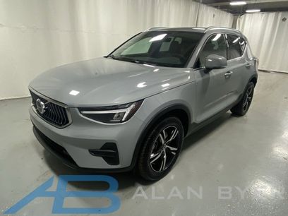 Used 2025 Volvo XC40 B5 Core