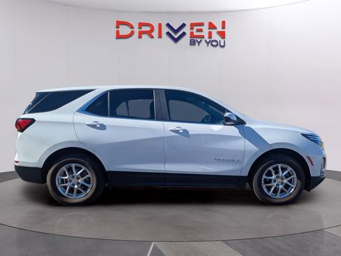 Used 2022 Chevrolet Equinox LT w/ Driver Convenience Package image 6