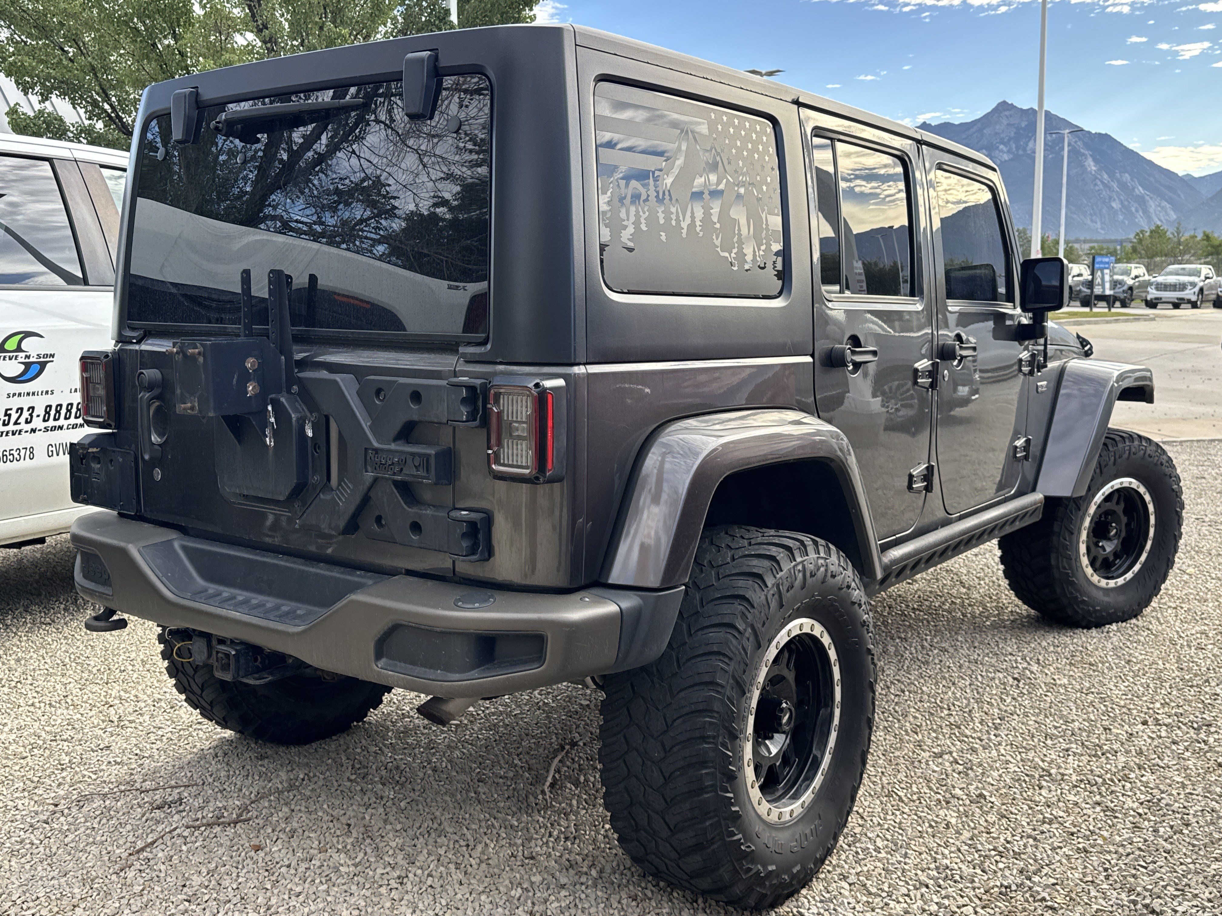 Used 2016 Jeep Wrangler Unlimited Sahara AWD/4WD image 3