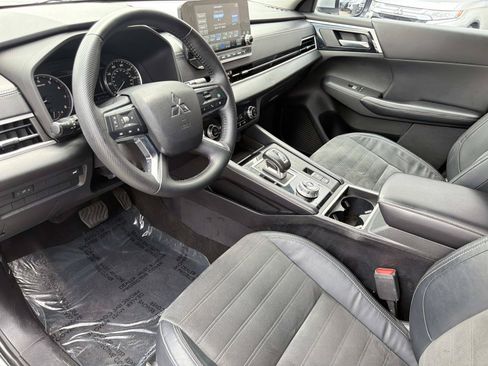 Used 2023 Mitsubishi Outlander SE FWD image 13